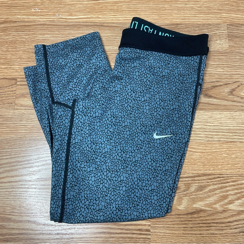 Nike‎ Dri-Fit 3/4 Leggings (Medium)